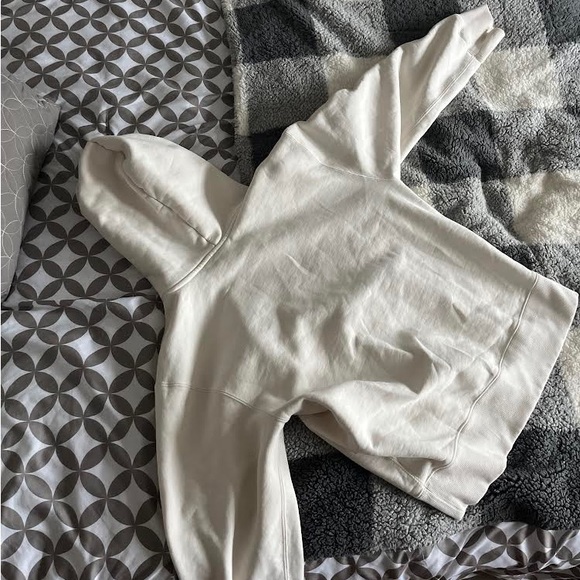 adidas sweater. Unisex - Picture 3 of 3